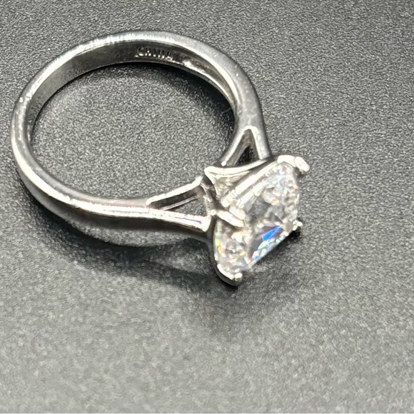 Sterling Silver square faux Diamond Ring size 6.25 beautiful - Picture 9 of 11